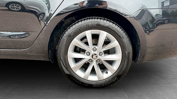 Skoda Octavia 6 of 14