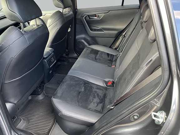 Toyota RAV4 8 of 11