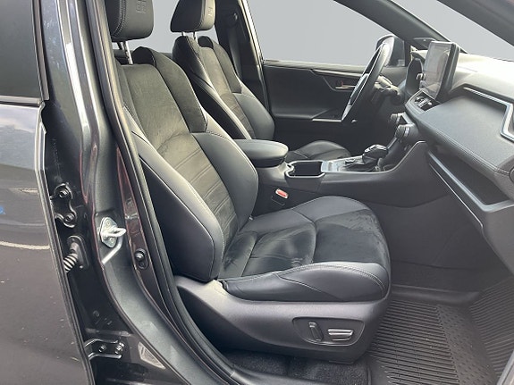Toyota RAV4 7 of 11