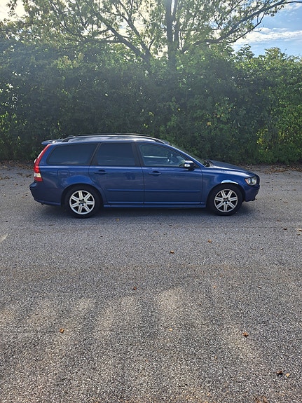 Volvo V50 3 of 5