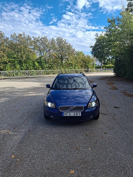 Volvo V50 2 of 5
