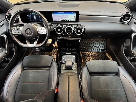 Mercedes-Benz CLA180 9 of 16