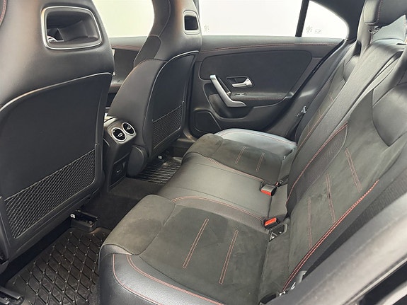 Mercedes-Benz CLA180 15 of 16
