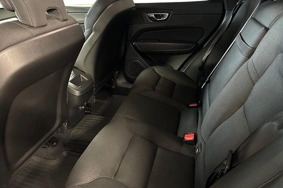 Volvo XC60 13 of 21