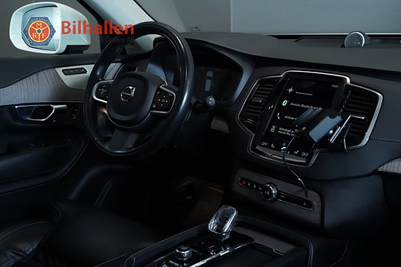 Volvo XC90 16 of 30