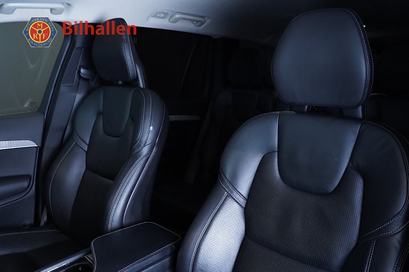 Volvo XC90 4 of 30