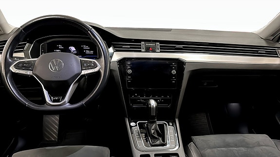 Volkswagen Passat 10 of 12