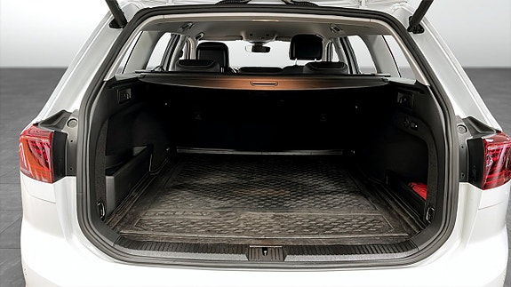 Volkswagen Passat 12 of 12