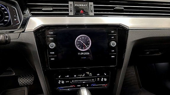Volkswagen Passat 9 of 12