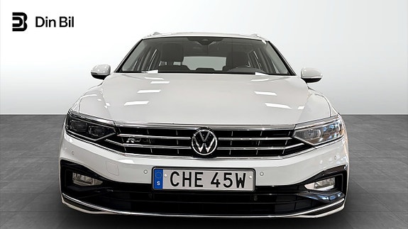 Volkswagen Passat 4 of 12