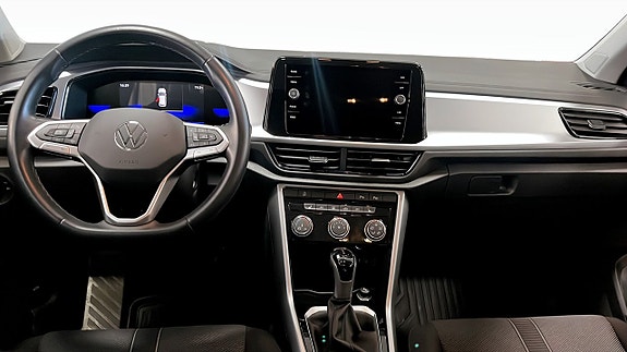Volkswagen T-Roc 10 of 12