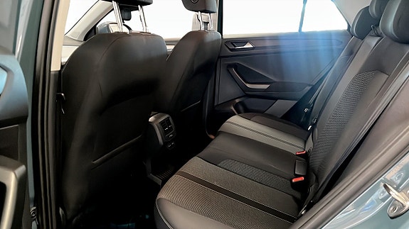 Volkswagen T-Roc 11 of 12