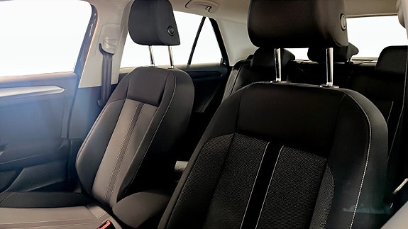 Volkswagen T-Roc 8 of 12