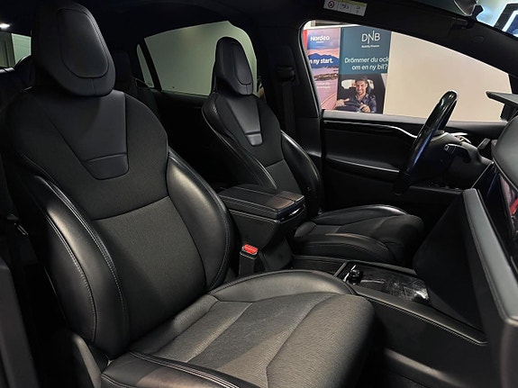 Tesla Model X 19 of 25