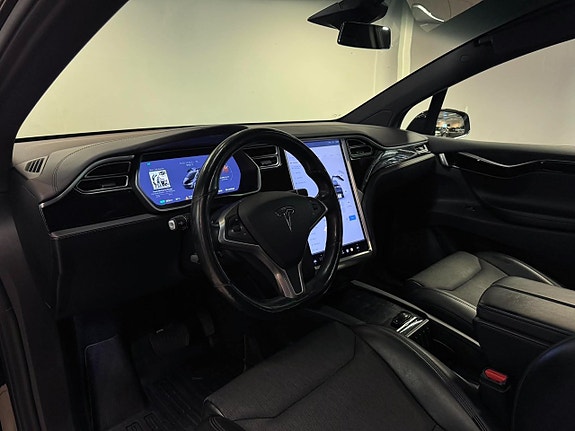 Tesla Model X 15 of 25