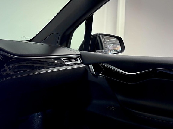 Tesla Model X 20 of 25