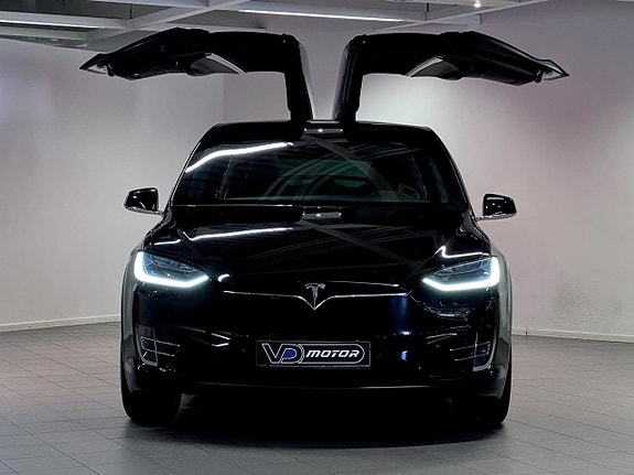 Tesla Model X 8 of 25
