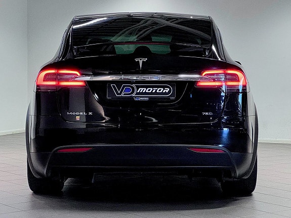 Tesla Model X 9 of 25