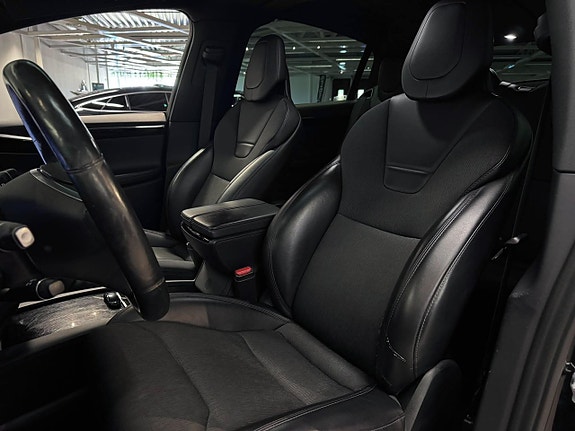 Tesla Model X 17 of 25