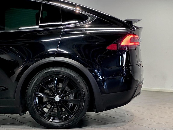 Tesla Model X 11 of 25