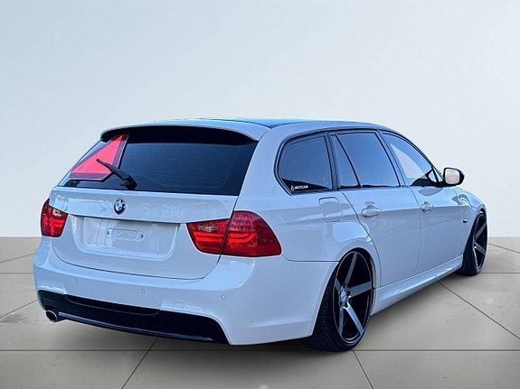 BMW 320d 3 of 12