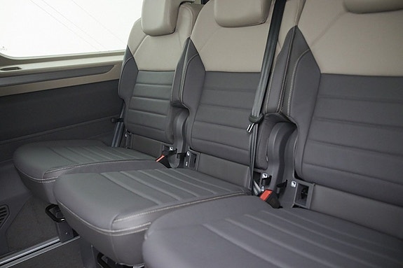 Volkswagen Multivan 20 of 20