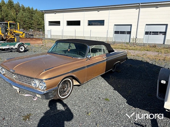 Ford Galaxie 2 of 30