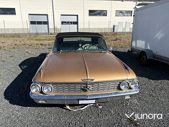 Ford Galaxie 12 of 30