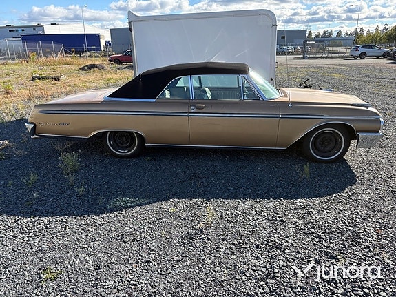 Ford Galaxie 10 of 30