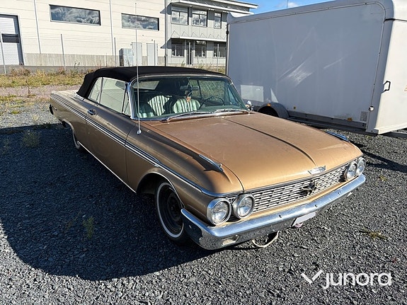 Ford Galaxie 11 of 30