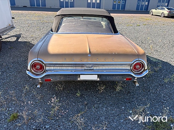 Ford Galaxie 6 of 30