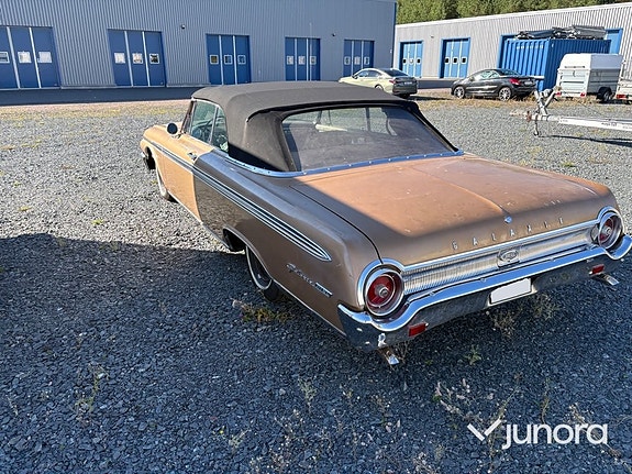 Ford Galaxie 5 of 30