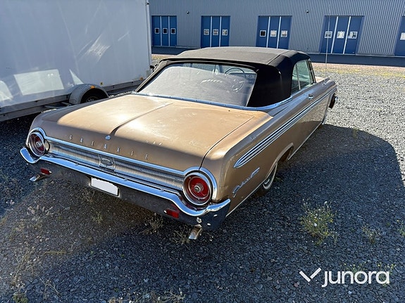 Ford Galaxie 8 of 30
