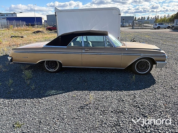 Ford Galaxie 9 of 30