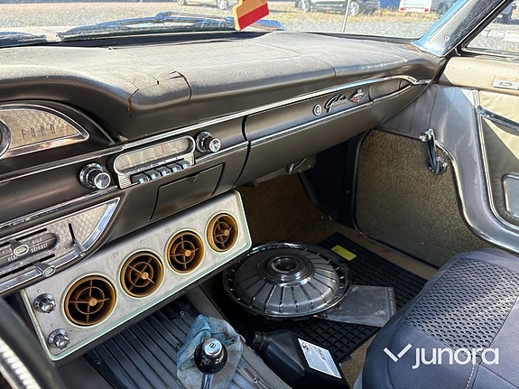 Ford Galaxie 20 of 30