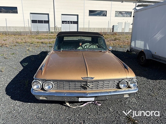 Ford Galaxie 13 of 30