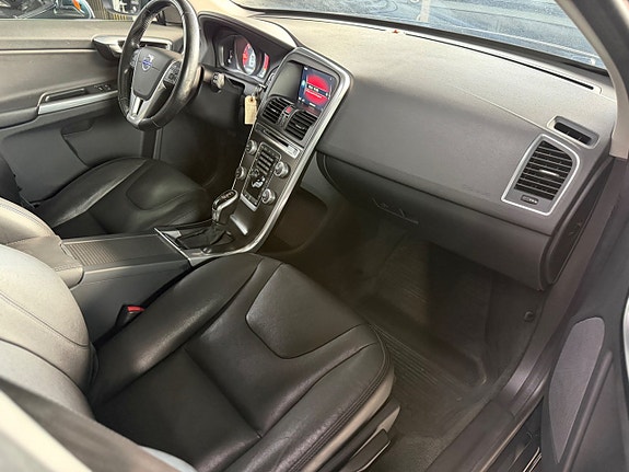 Volvo XC60 10 of 14