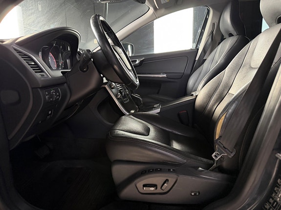 Volvo XC60 7 of 14