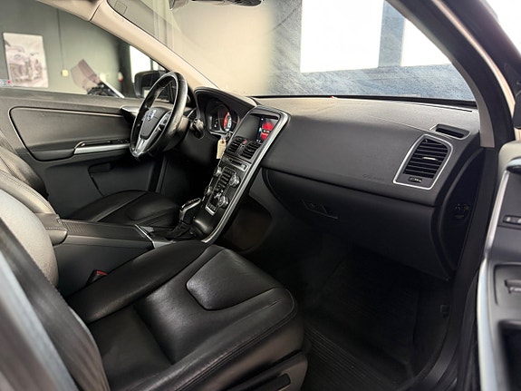 Volvo XC60 9 of 14