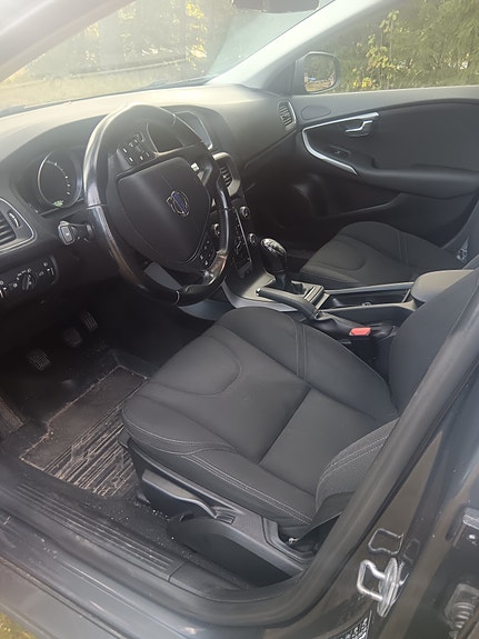 Volvo V40 3 of 4