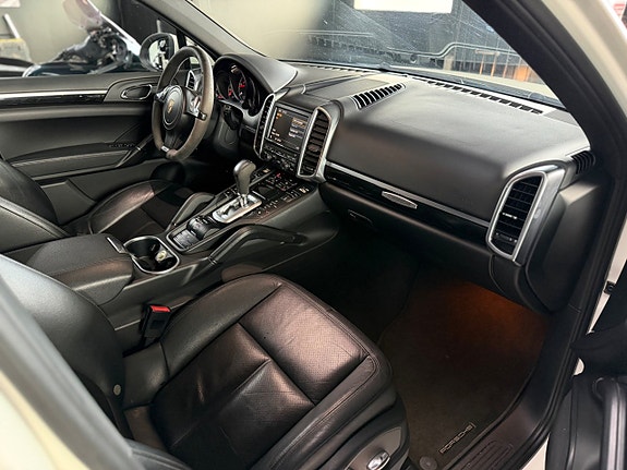 Porsche Cayenne 10 of 14