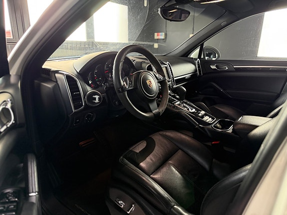 Porsche Cayenne 5 of 14