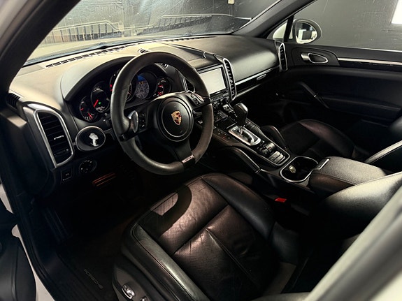 Porsche Cayenne 6 of 14