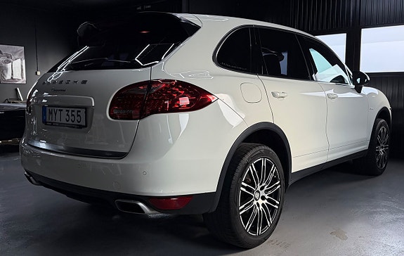 Porsche Cayenne 4 of 14