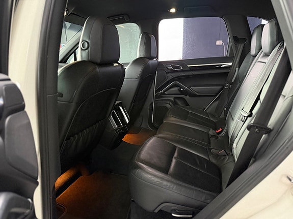 Porsche Cayenne 13 of 14
