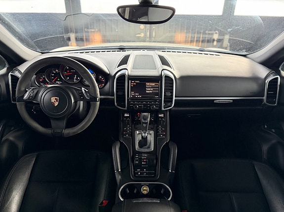 Porsche Cayenne 11 of 14