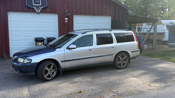 Volvo V70 2 of 4