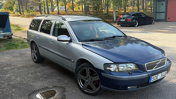 Volvo V70 3 of 4
