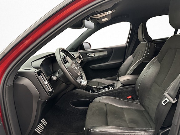 Volvo XC40 11 of 30