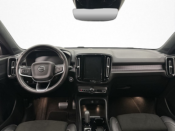 Volvo XC40 13 of 30